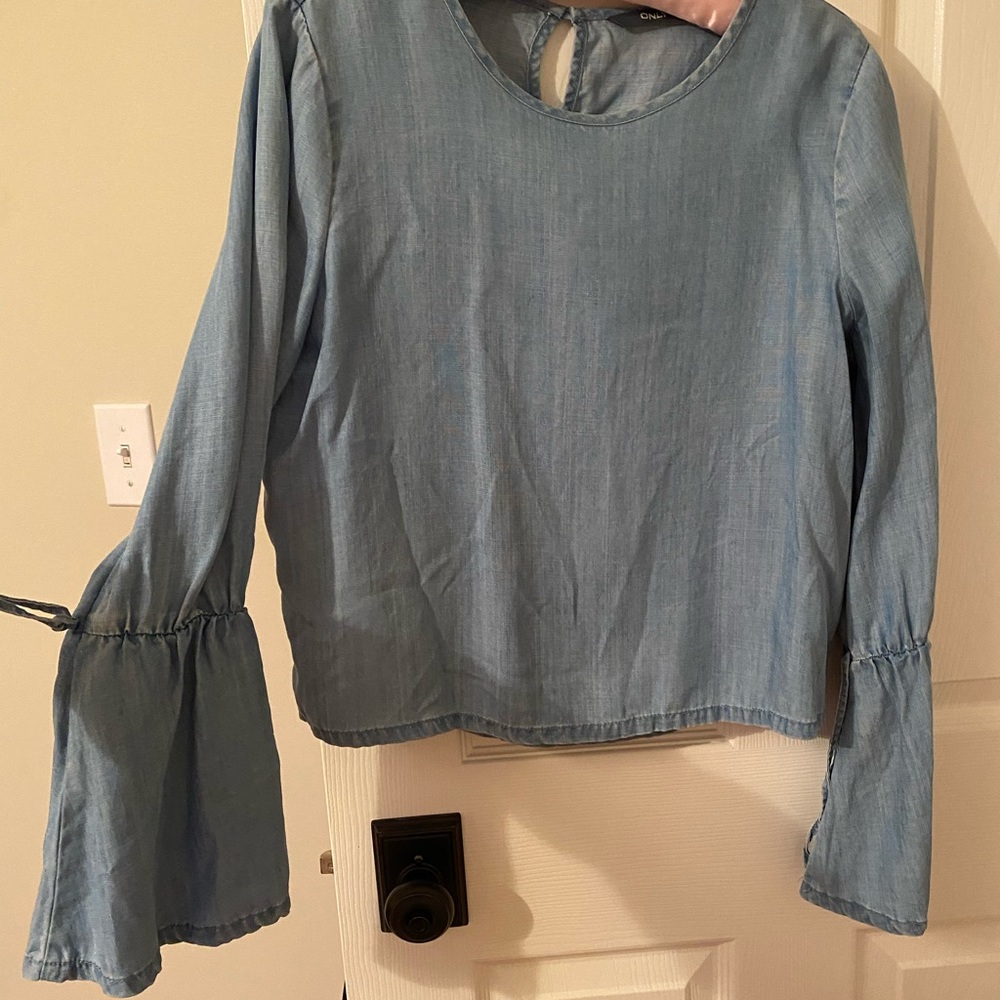 Only- bell sleeve soft jean top